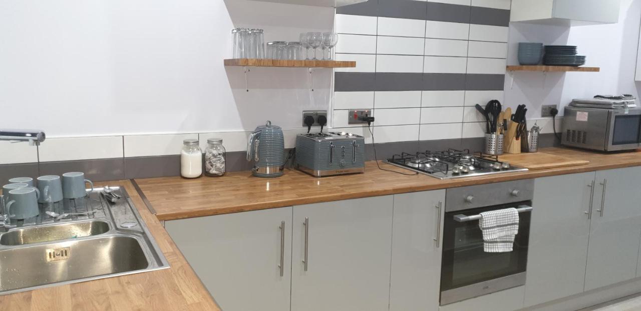 Homestay In Birmingham Sleeps 8 - Free Parking & Wifi Zewnętrze zdjęcie