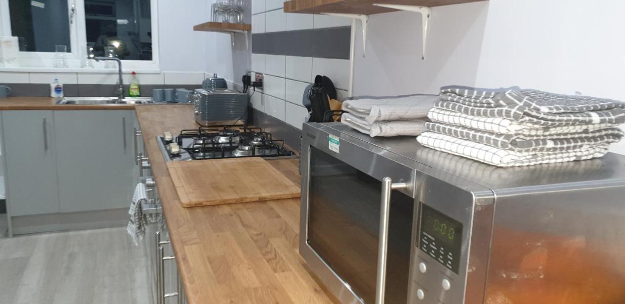 Homestay In Birmingham Sleeps 8 - Free Parking & Wifi Zewnętrze zdjęcie