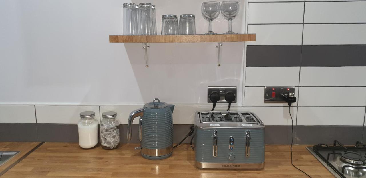 Homestay In Birmingham Sleeps 8 - Free Parking & Wifi Zewnętrze zdjęcie
