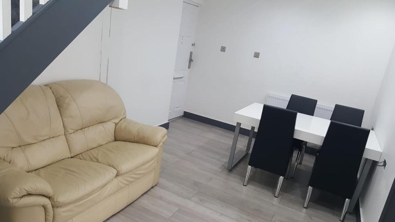 Homestay In Birmingham Sleeps 8 - Free Parking & Wifi Zewnętrze zdjęcie