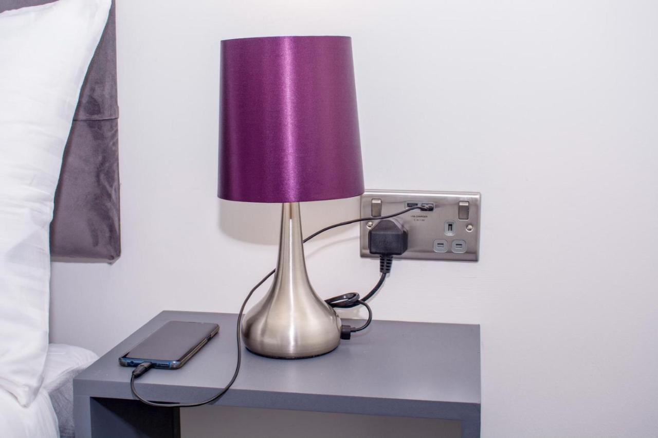 Homestay In Birmingham Sleeps 8 - Free Parking & Wifi Zewnętrze zdjęcie